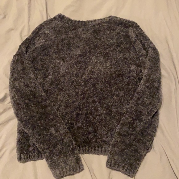 Fuzzy sweater - Picture 2 of 3